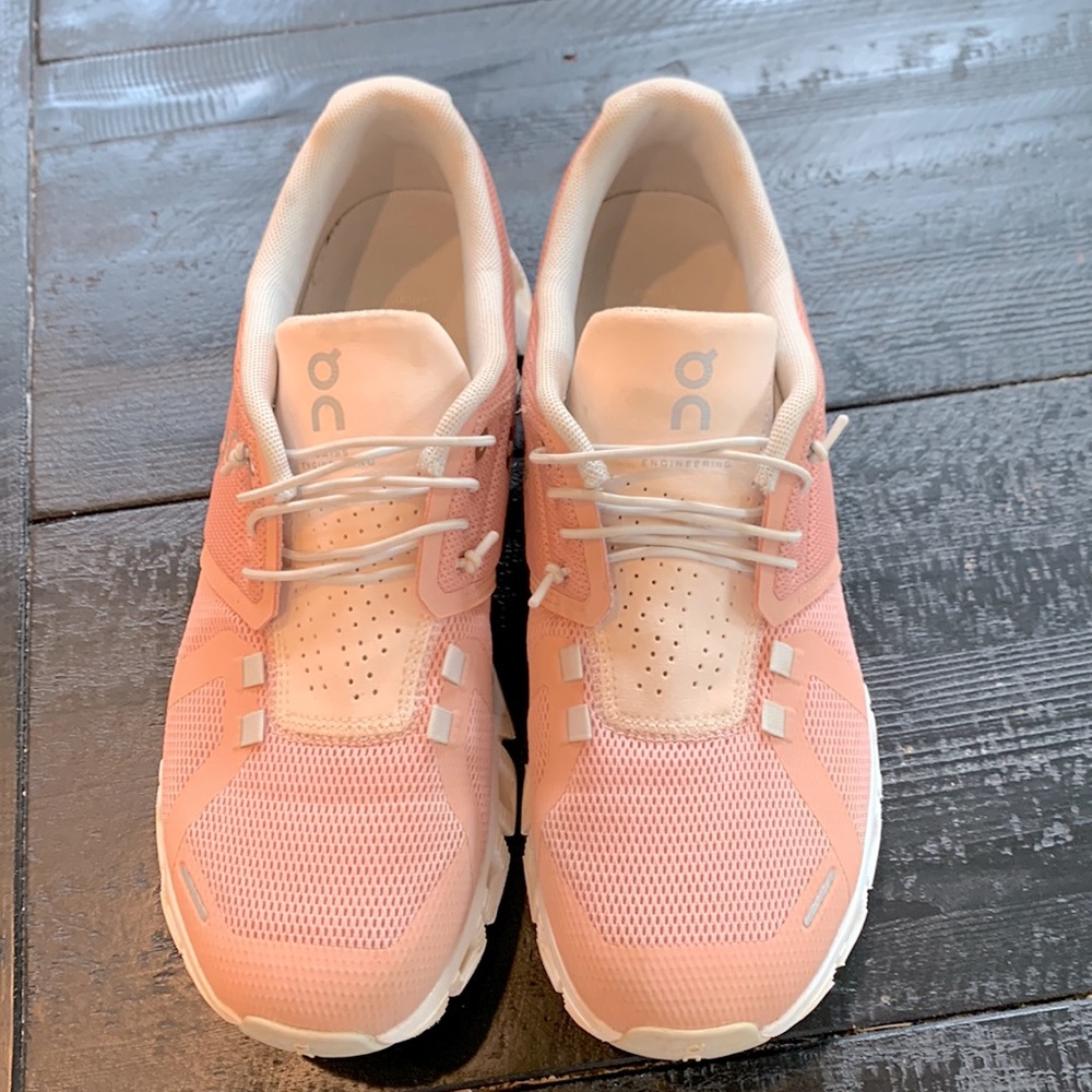 Women’s On Cloud 5 Running Shoe - size 8